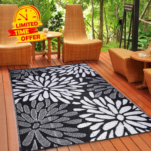 Universe Green Outdoor Rug 5'x8'