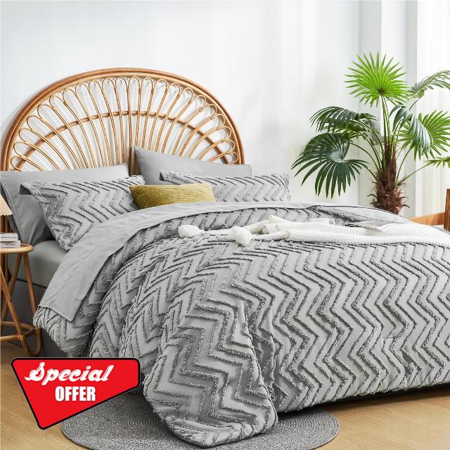 KAKKI 7 Piece Bed in a Bag King Size Tufted Comforter Set