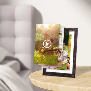 AUTO-ROTATE DIGITAL PHOTO FRAME