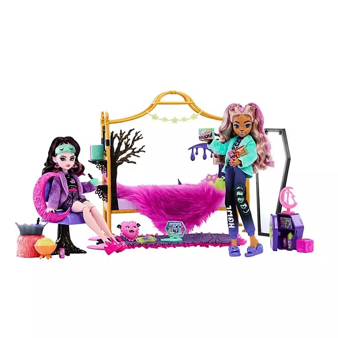 Clawdeen Wolf with Over 20 fab-Boo-lous Pieces for The Ultimate Creeptastic Experience