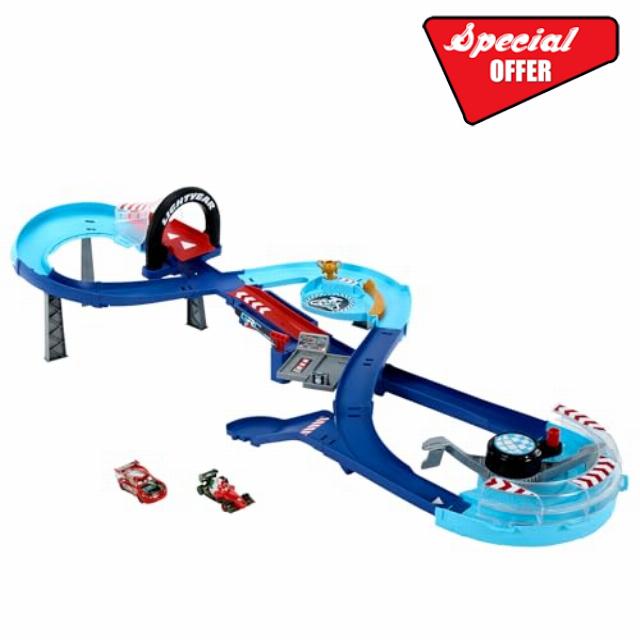 Mattel Disney and Pixar Cars Playset with 2 Toy Cars