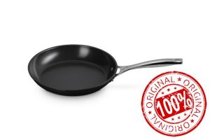 Le Creuset Essential Non-stick Ceramic Shallow Frying Pan