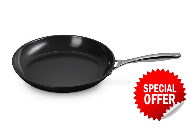 Le Creuset Essential Non-stick Ceramic Shallow Frying Pan