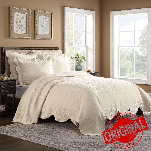 Charleston Estate Modern Farmhouse Floral Matelasse Bedspread with Scalloped Edges
