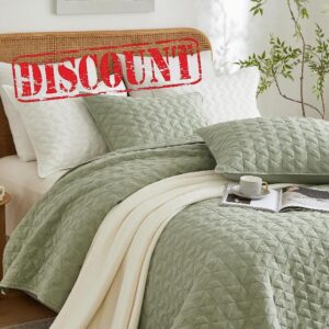 Sage Green Triangle Pattern Quilt King Size