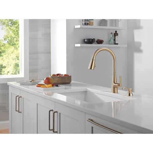 Kitchen Sink Faucet with Magnetic Docking Spray Head