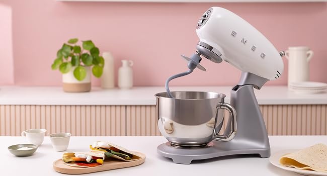 White Stand mixer with accessories