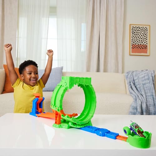 Chaos Loop Challenge Playset Track Set with 1:64 Scale Wreckin’ Wolf Truck & 4-Ounce Container of Reusable Slime™