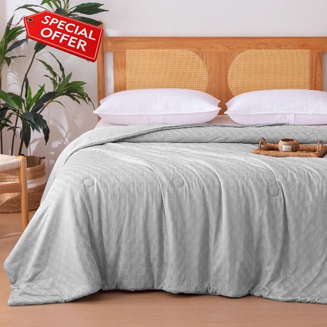 Amazon Basics Cooling Comforter